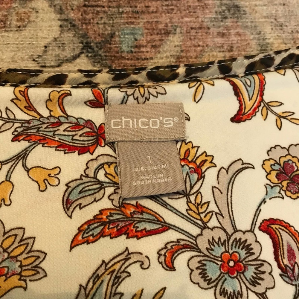 SOLD Chico’s floral leopard blouse size 1 medium - Picture 4 of 6